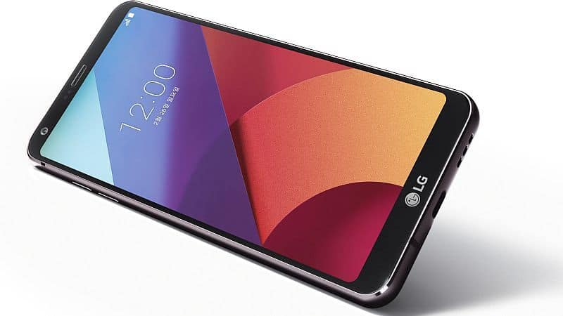 LG Q7 Trio