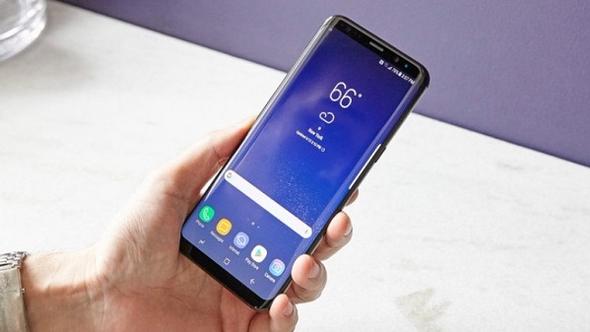 Samsung Galaxy S10 Plus display